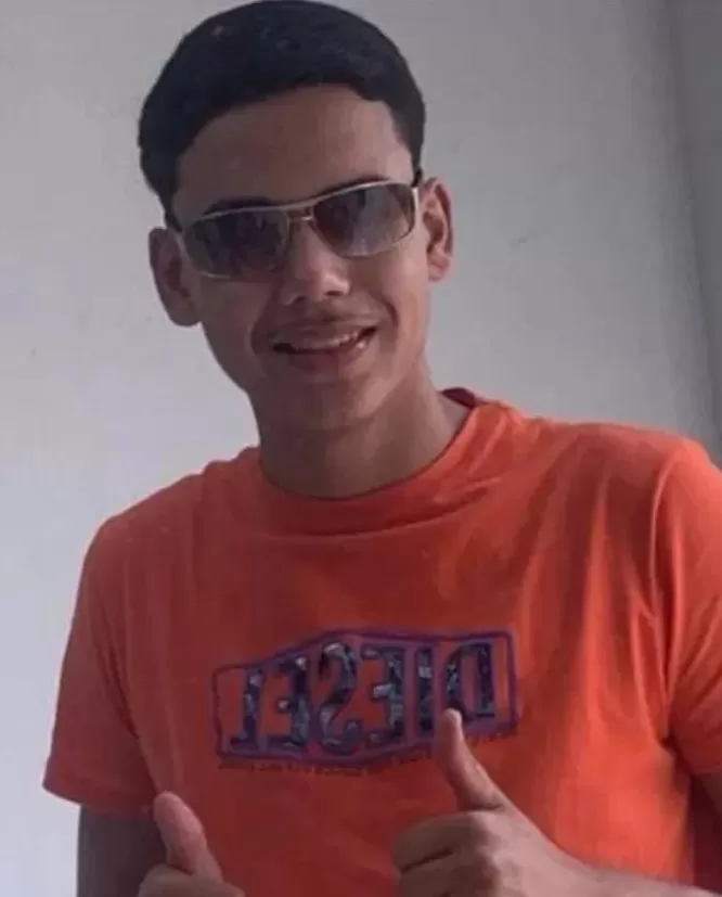 Adolescente é morto a facadas