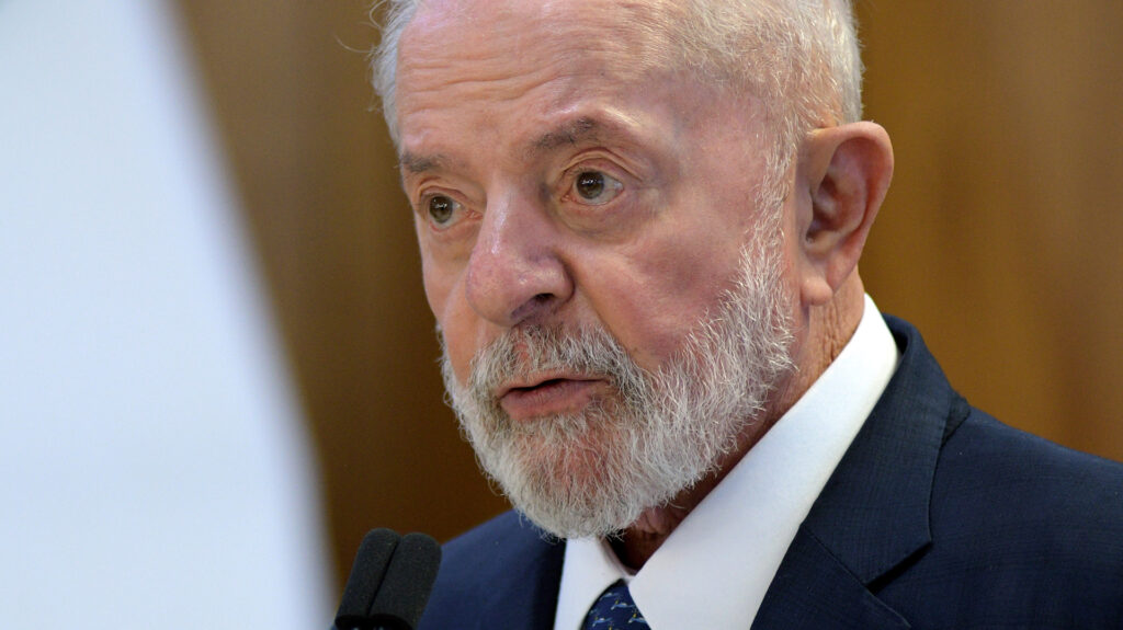 Lula corta Bolsa Família