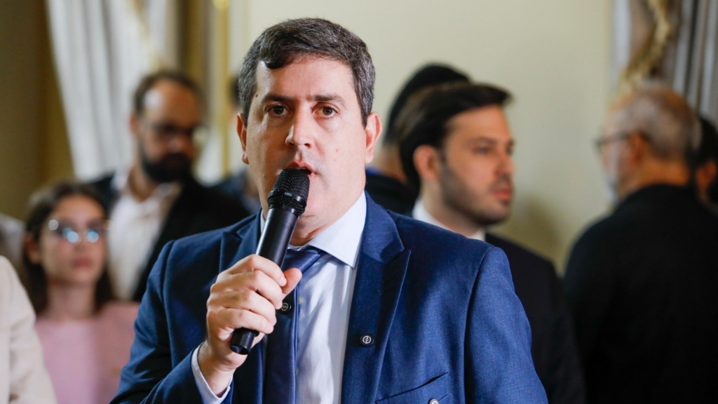 Manuca desiste de candidatura a Deputado Federal
