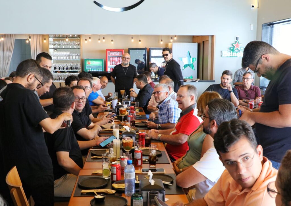 Zeca promove reunião com imprensa