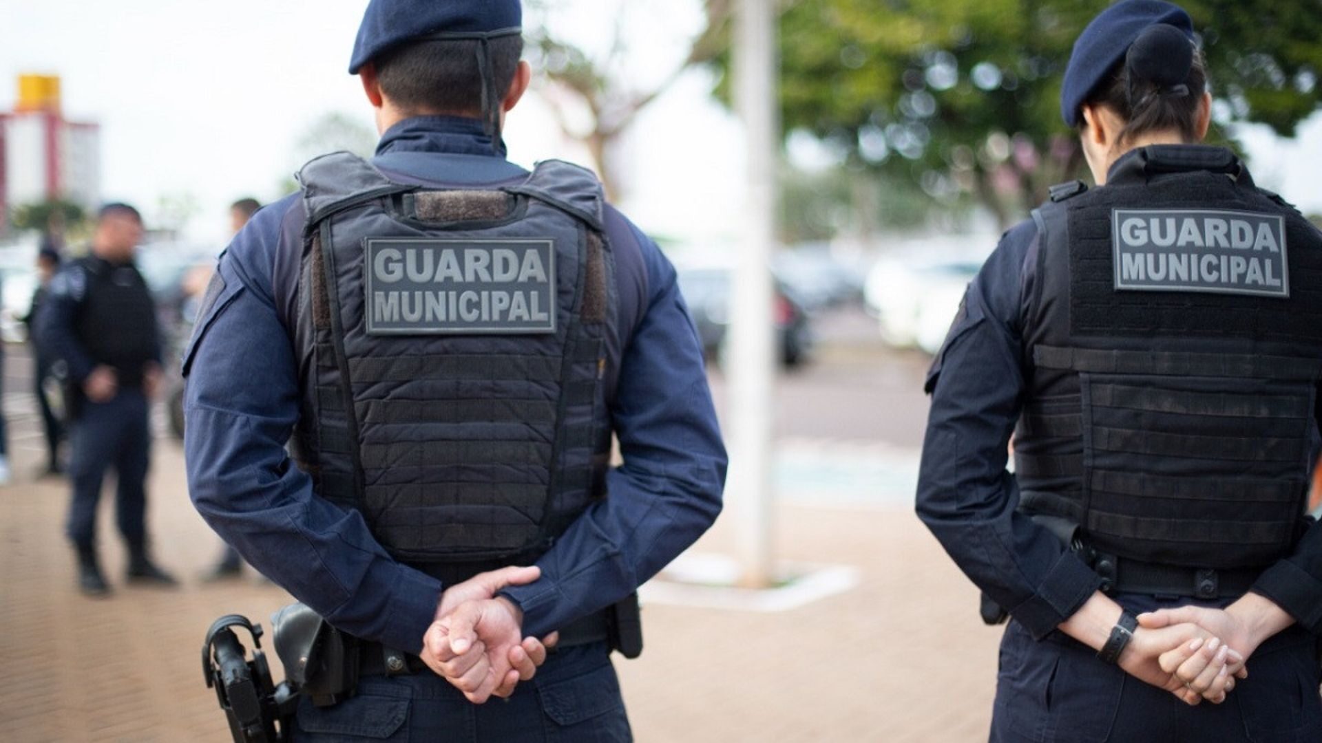 Guarda Municipal recupera moto furtada em Arcoverde; suspeitos fogem para área de mata