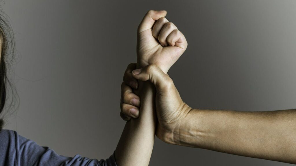 Prisão por tentativa de feminicídio em Custódia 