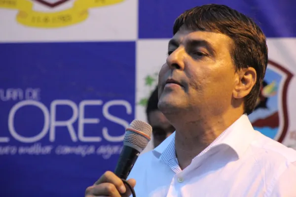 Multa ao ex-prefeito de Flores