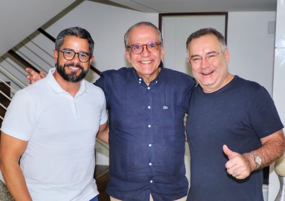 Senador Fernando Dueire e sua comitiva - Foto: Reprodução