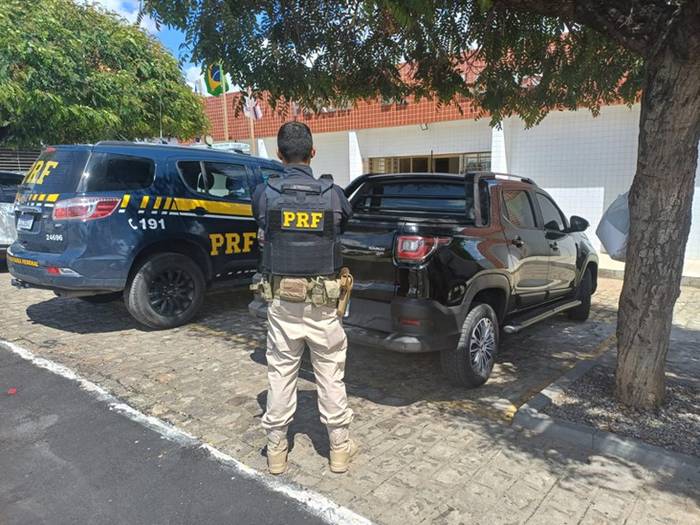 PRF recupera veículos roubados