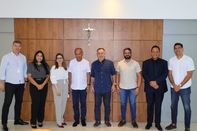 Gestores do Hospital Tricentenário em Arcoverde