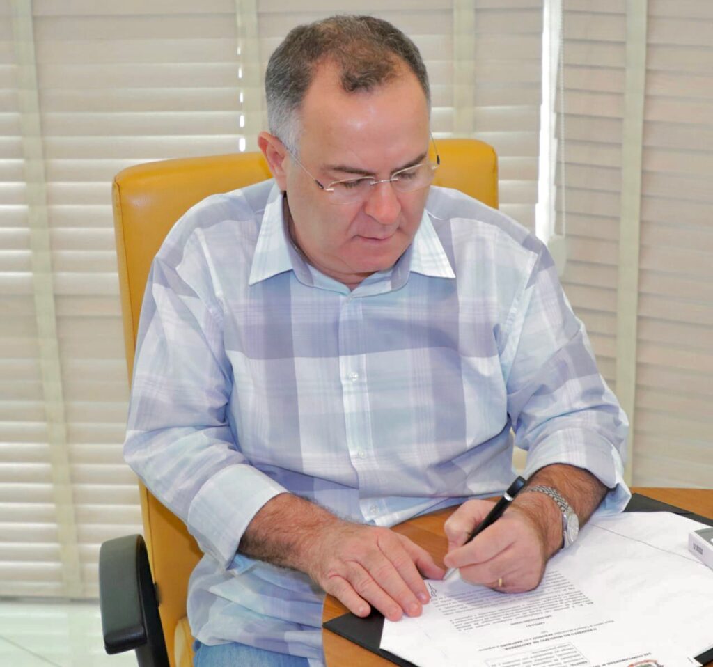 Prefeito de Arcoverde sanciona lei 