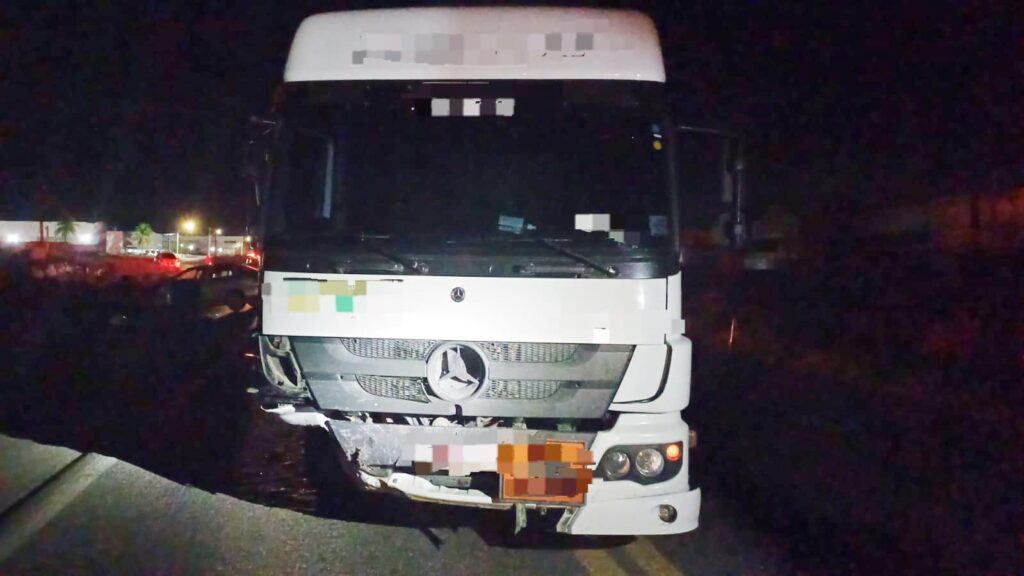 Carro bateu em caminhão em Arcoverde