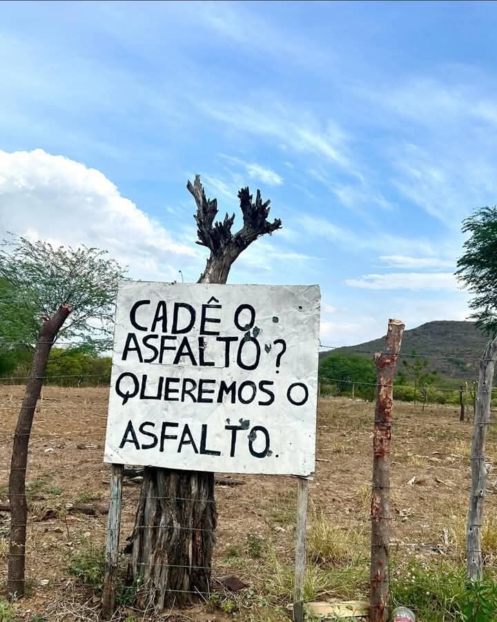 Asfaltamento da estrada em Sertânia