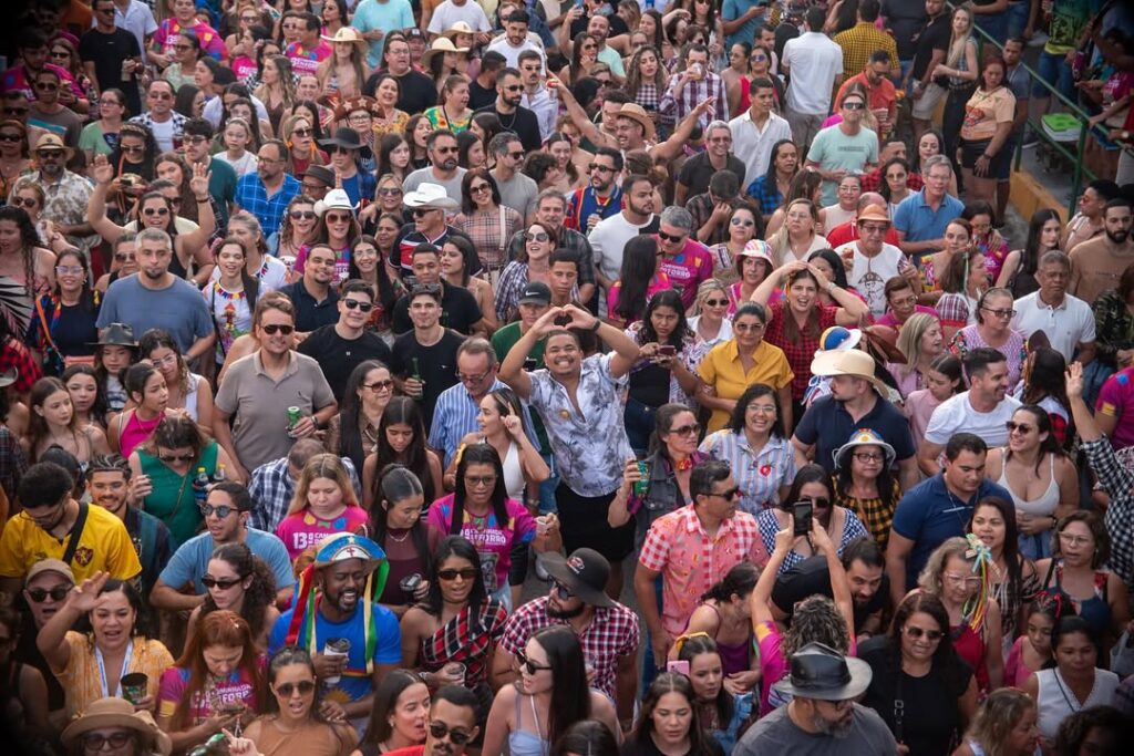 Multidão na caminhada