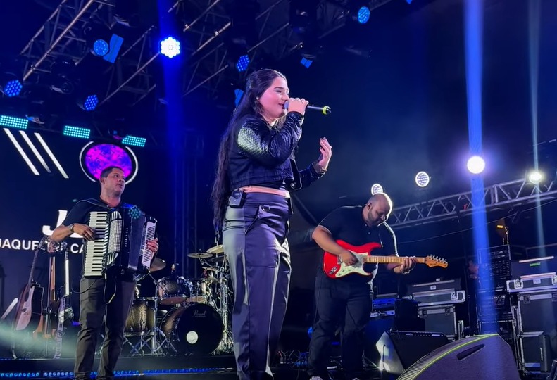 Jaqueline na festa de Ibimirim 