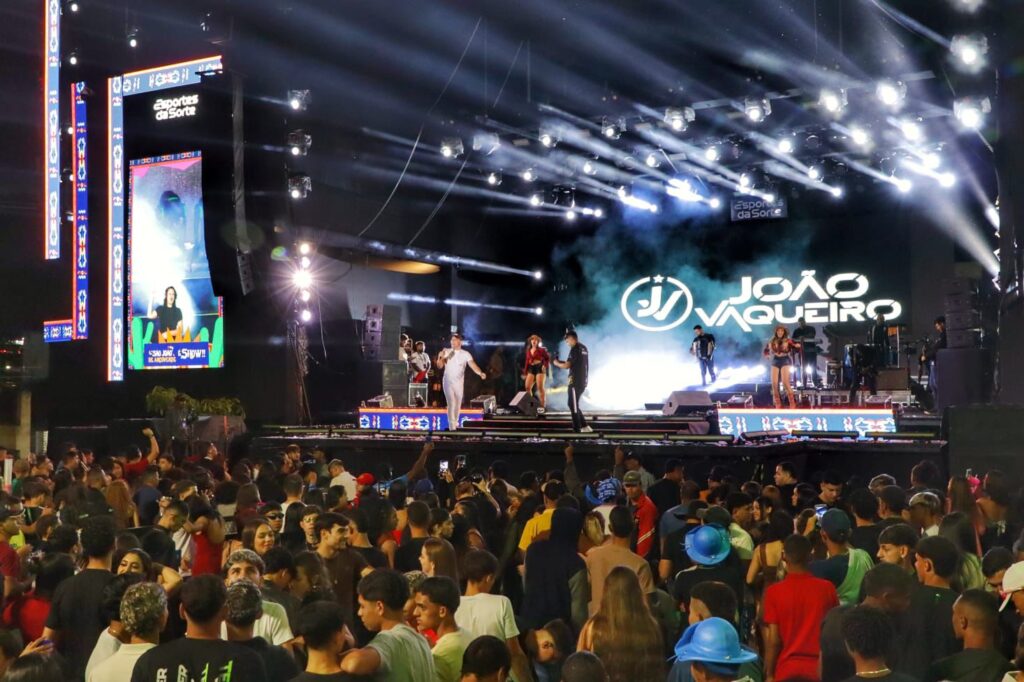 Jão Vaqueiro abre noite de shows