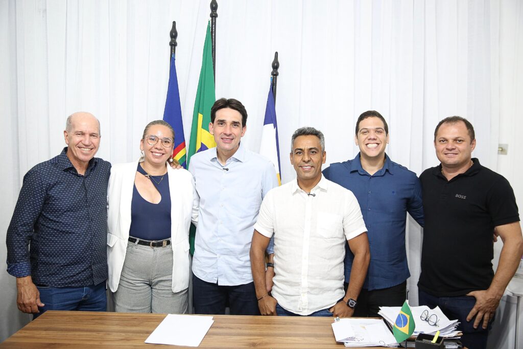 Ministro Silvio Costa visita Pesqueira