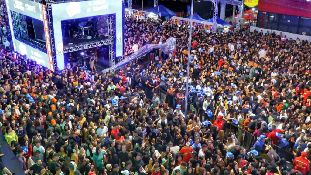  Início às apresentações nos polos culturais 