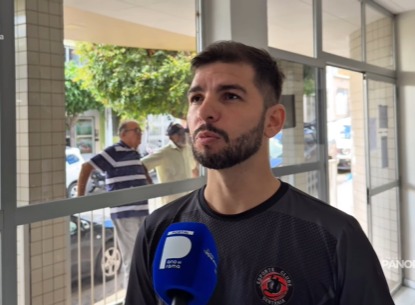 Treinador do time de handebol de Sertânia, Anderson
