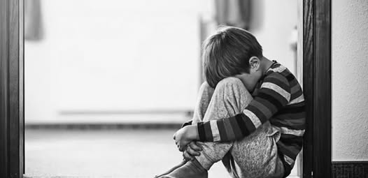 Menino de 4 anos encontrado sozinho