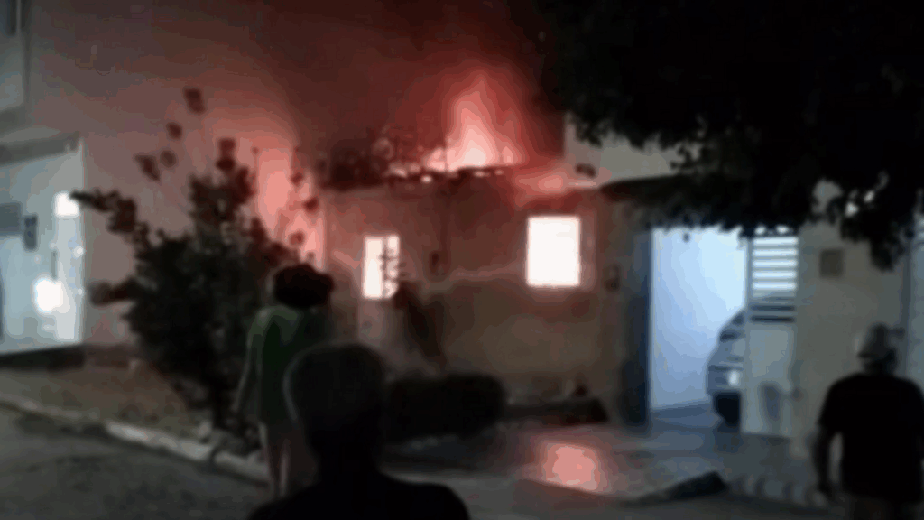 Incêndio em residência do JK em Arcoverde