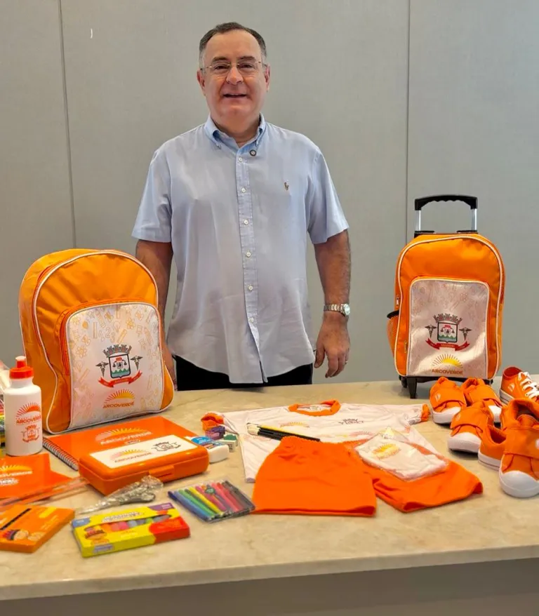 Arcovede entrega kits no Esporte