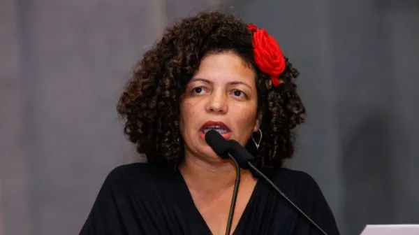 Denúncia anônima Dani Portela 