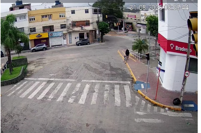 Indivíduo furta biscicleta em Arcoverde