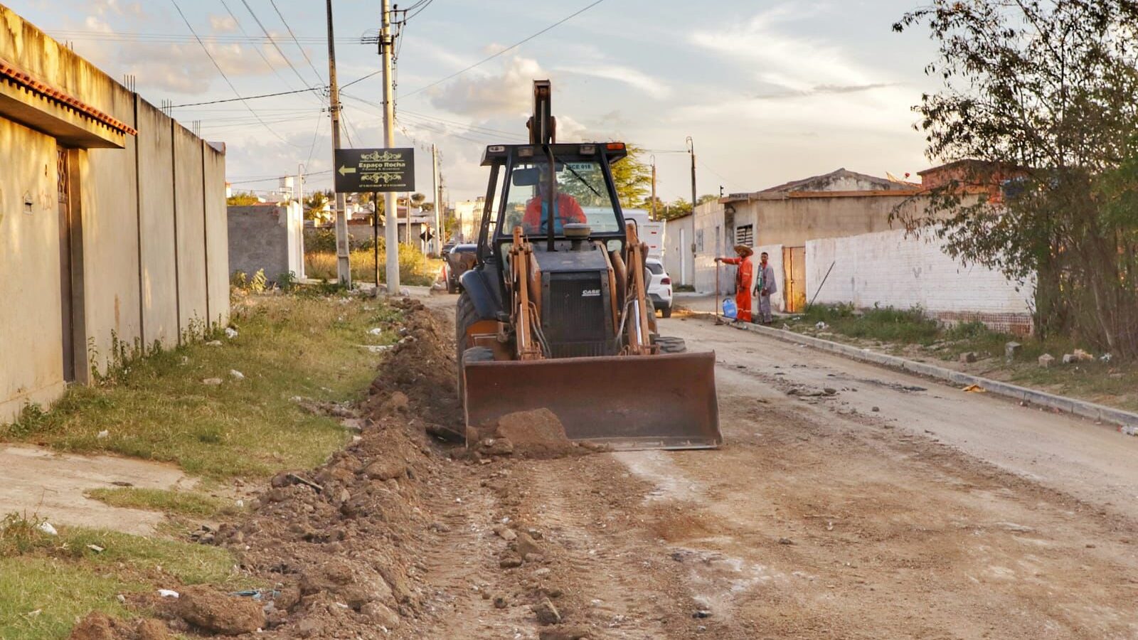 Prefeito de Arcoverde acompanha obras