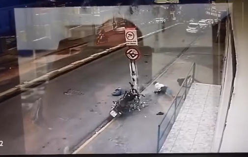 Moto colidiu com poste em Pesqueira