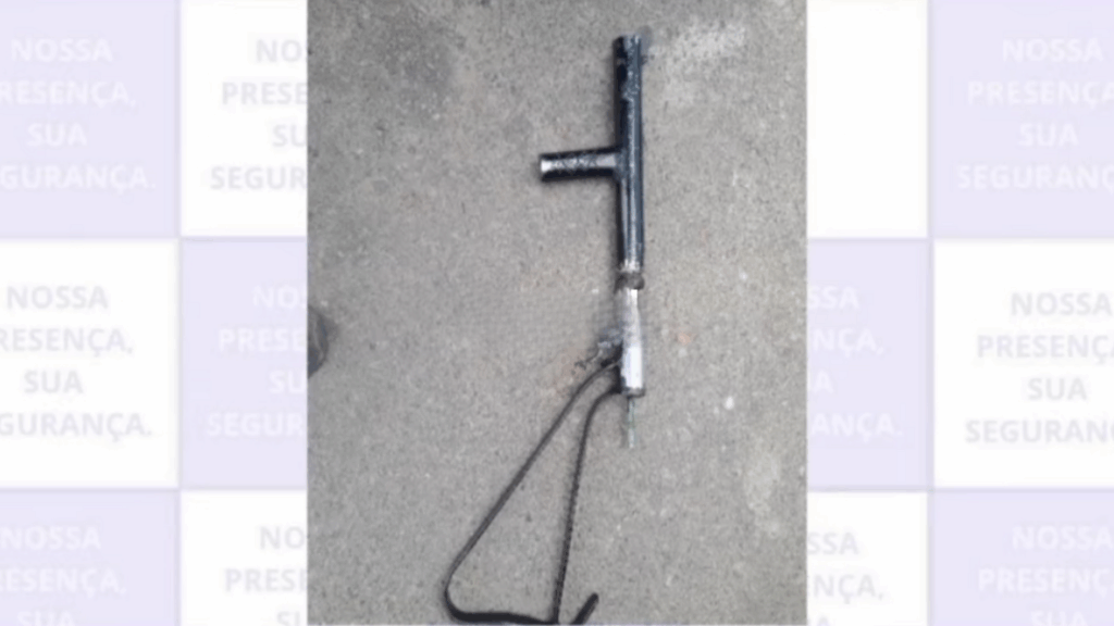 Policiais apreenderam espingarda em Arcoverde 