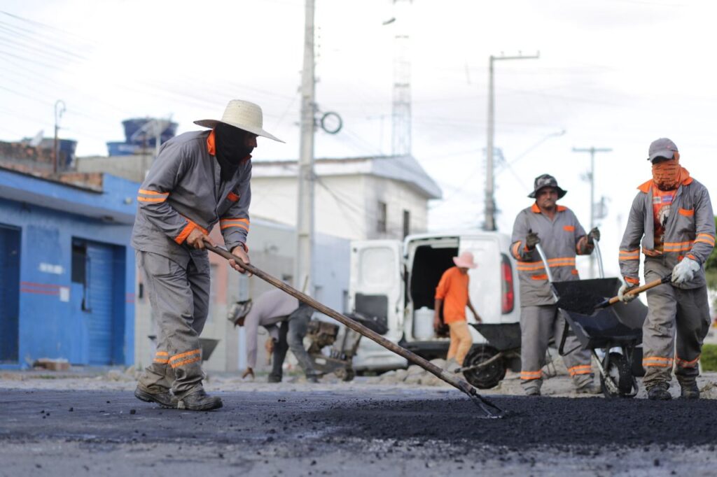 Operação tapa buracos em Pesqueira 