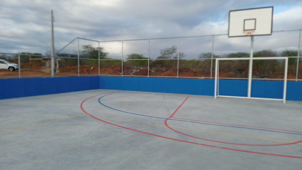 Obras do pátio multiuso em Sertânia 