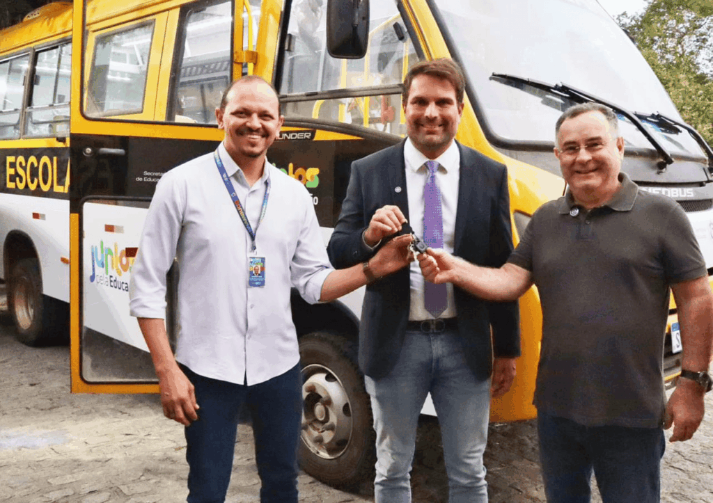 Ônibus escolares para Arcoverde