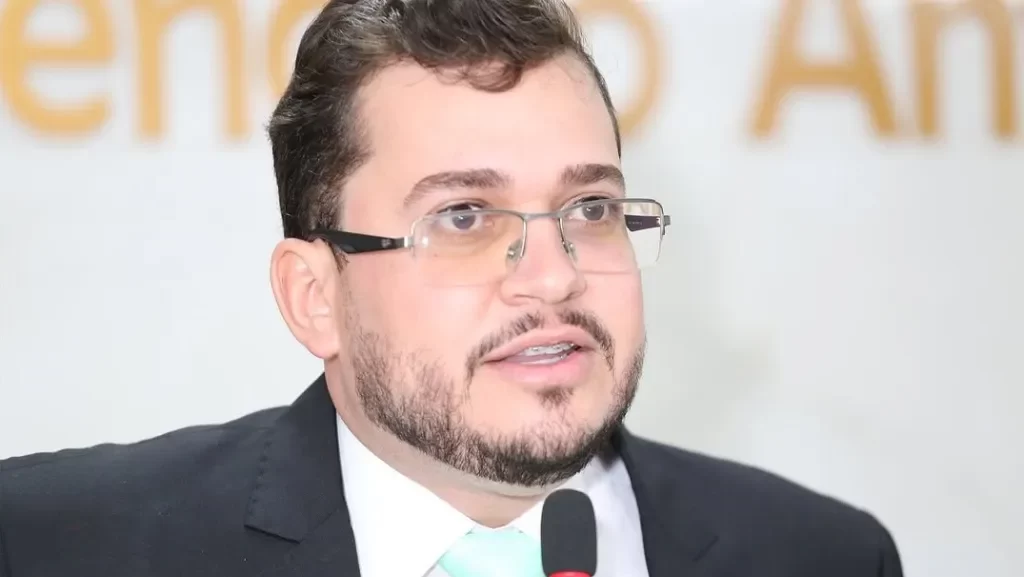 Justiça Eleitoral cobra multas de Kelvin Cavalcanti e aliados em Venturosa