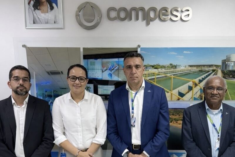 Abastecimento de água da Compesa em Sertânia