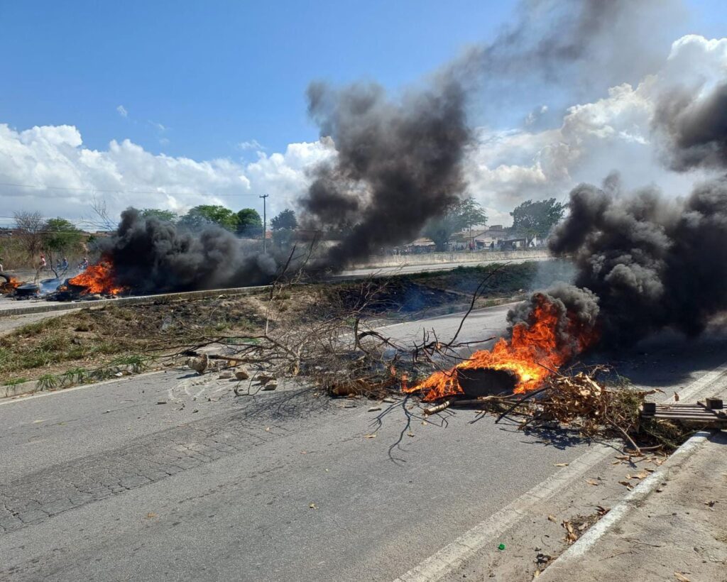 Protesto BR-232 em Caruaru 