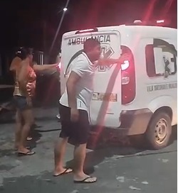 Pacientes empurrando ambulância em Venturosa