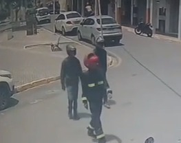 Assalto em estabelecimento comercial na Pedra