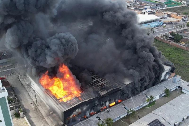 Incêndio estabelecimentos comerciais em Caruaru