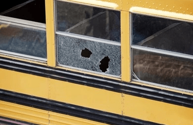 Ônibus escolar depredado em Arcoverde