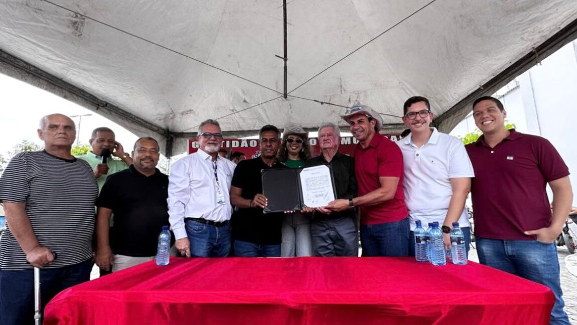 Pesqueira assina ordem de serviço para construção de Espaço de Múltiplo Uso no distrito de Mutuca