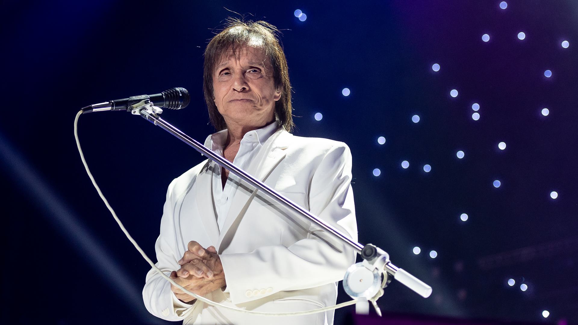 LISBON, PORTUGAL - OCTOBER 03: Roberto Carlos performs at MEO Arena during the celebration tour for his 60th career anniversary on October 03, 2024 in Lisbon, Portugal. (Photo by Pedro Gomes/Getty Images)