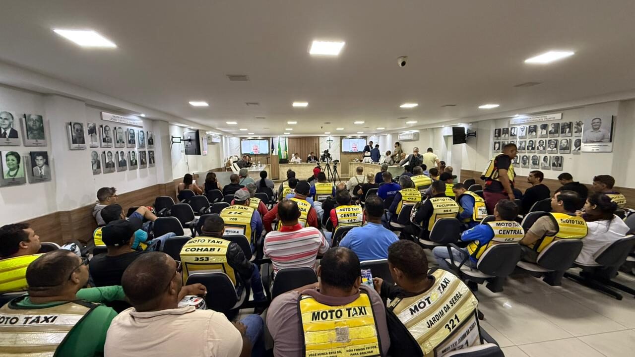 Câmara de Arcoverde aprova regulamentação do 99 Moto após sessão marcada por debates