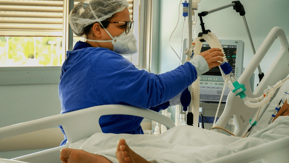 Covid ainda provoca casos graves em Pernambuco e aparece como causa da SRAG