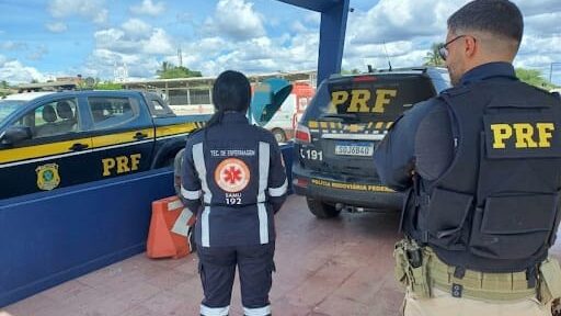 PRF resgata homem em situação de risco às margens da BR-232 em Sertânia