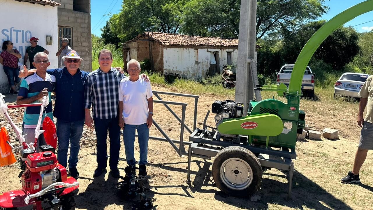 Afogados da Ingazeira recebe equipamentos agrícolas para zona rural
