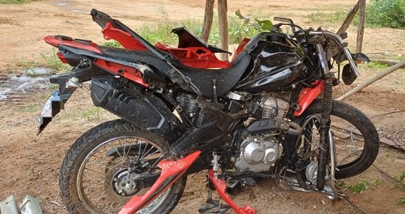 Homem morre após colisão entre moto e caminhonete na BR-232, em Sertânia