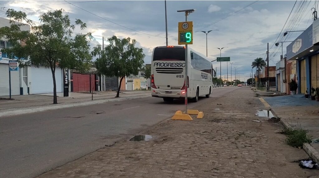 Instalação de radares de velocidade da Arcotrans 