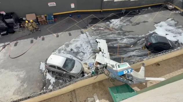 Avião de pequeno porte cai e atinge prédio residencial em Belo Horizonte; duas pessoas morrem
