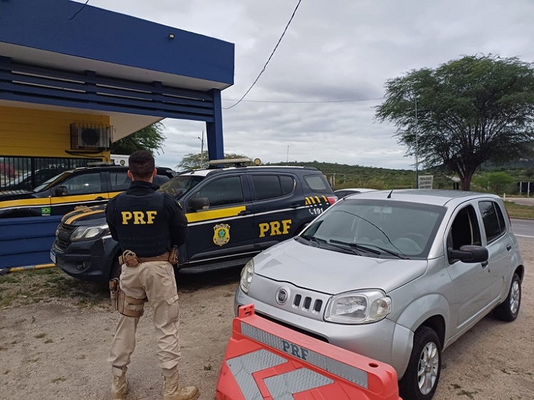 PRF recuperou carro em Sertânia