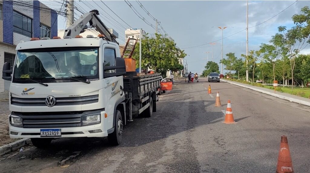 Instalação de radares de velocidade da Arcotrans 