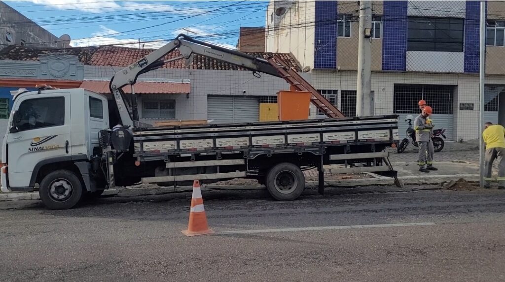 Instalação de radares de velocidade da Arcotrans 