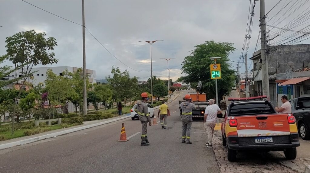 Instalação de radares de velocidade da Arcotrans 